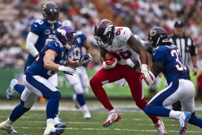 梅西重返赛场，引爆塞尔维亚全场观众热情